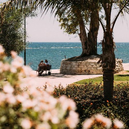 The Salnik Beach Apartment Лімасол Екстер'єр фото
