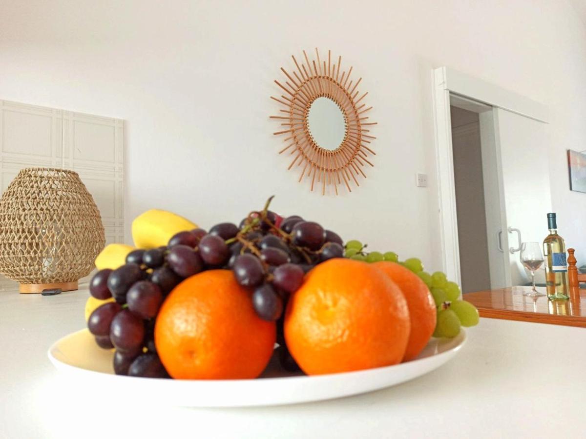 The Salnik Beach Apartment Лімасол Екстер'єр фото