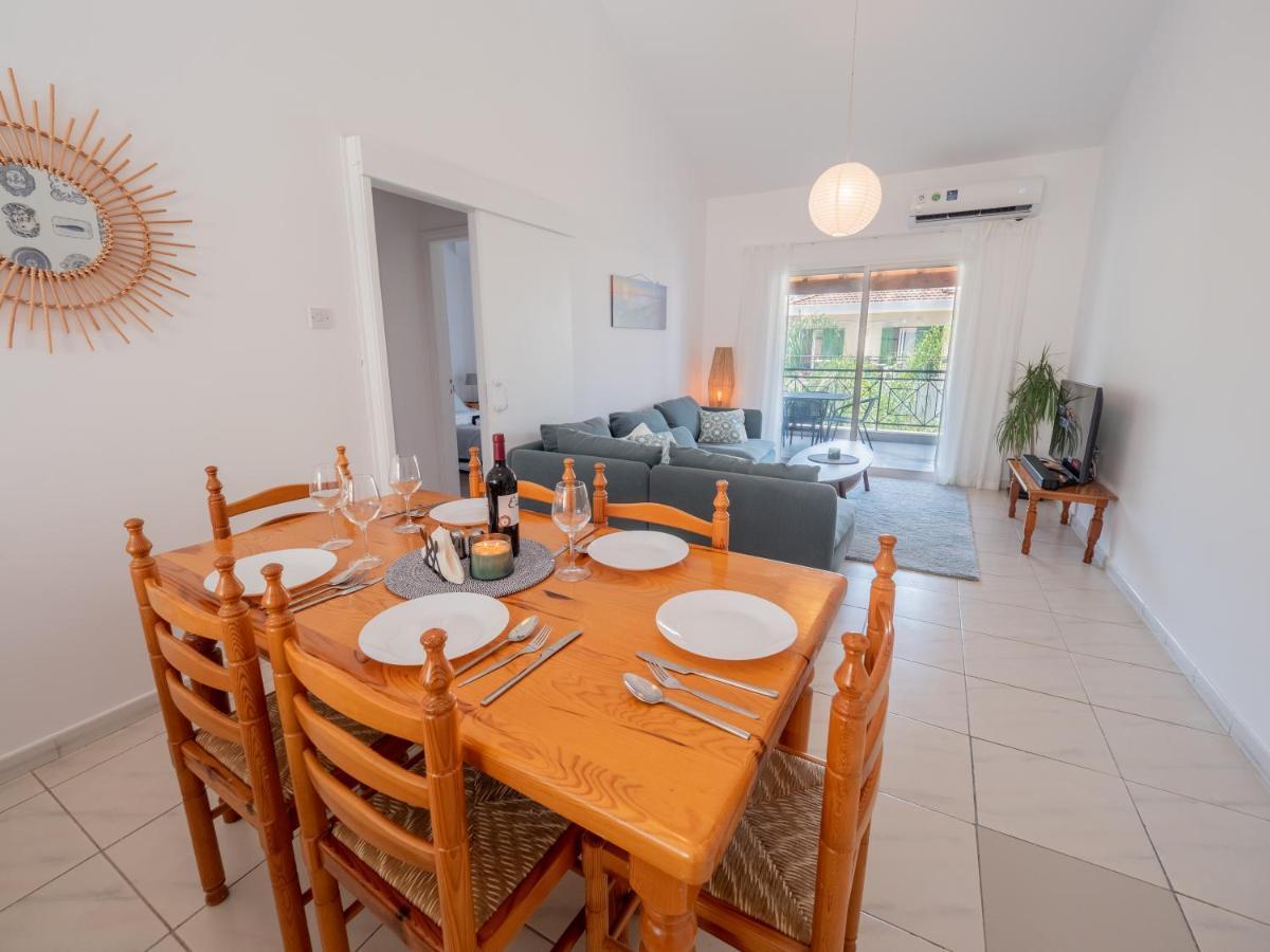 The Salnik Beach Apartment Лімасол Екстер'єр фото