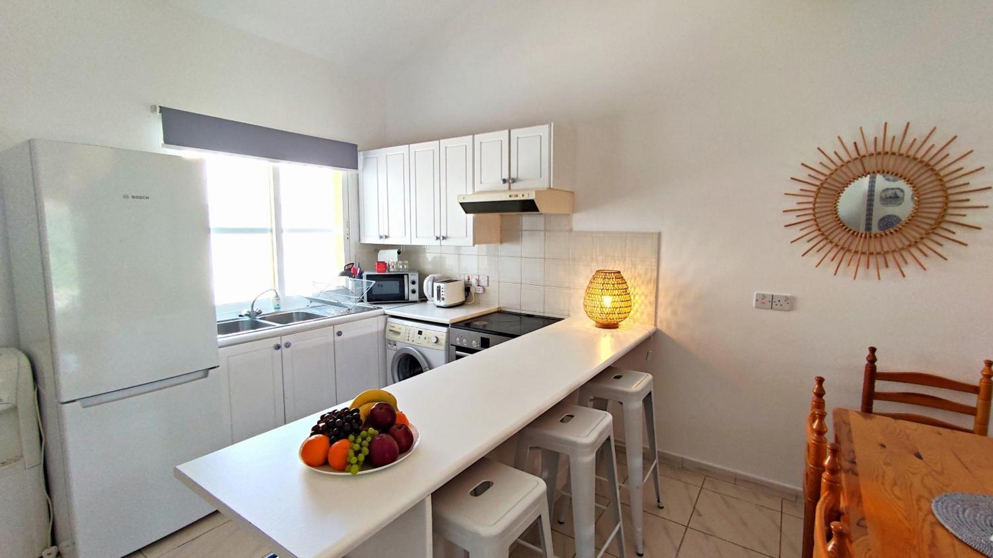 The Salnik Beach Apartment Лімасол Номер фото